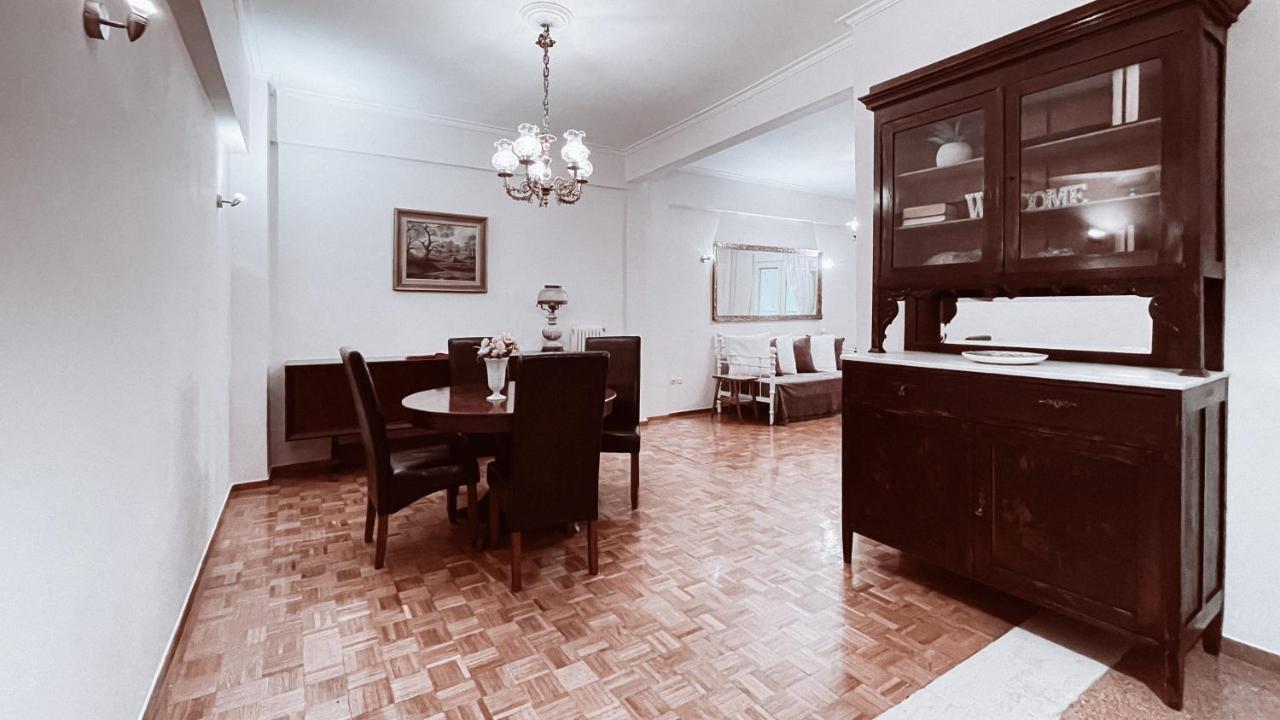 Vintage 2-Bedroom Apt In The Heart Of The City Atenas Exterior foto