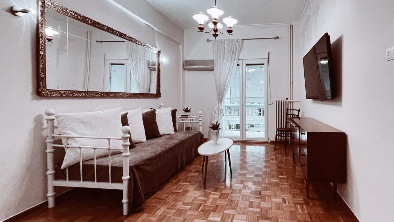 Vintage 2-Bedroom Apt In The Heart Of The City Atenas Exterior foto