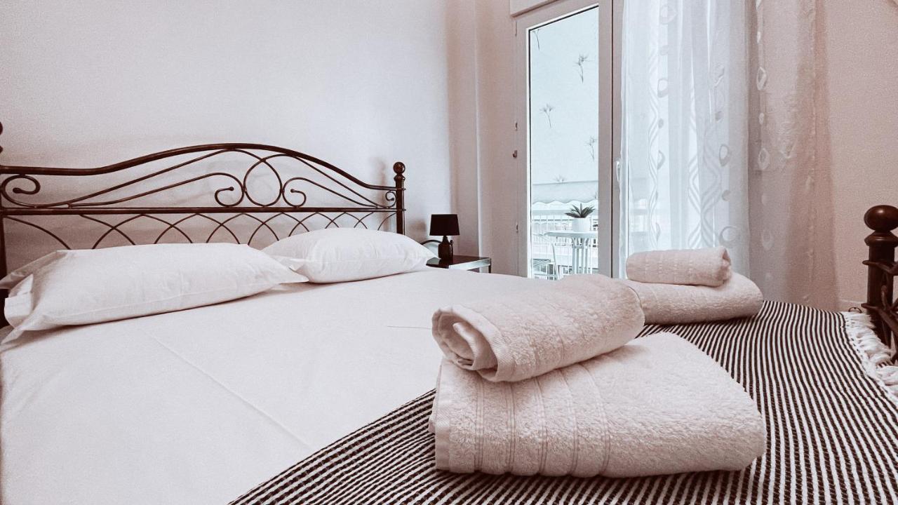 Vintage 2-Bedroom Apt In The Heart Of The City Atenas Exterior foto