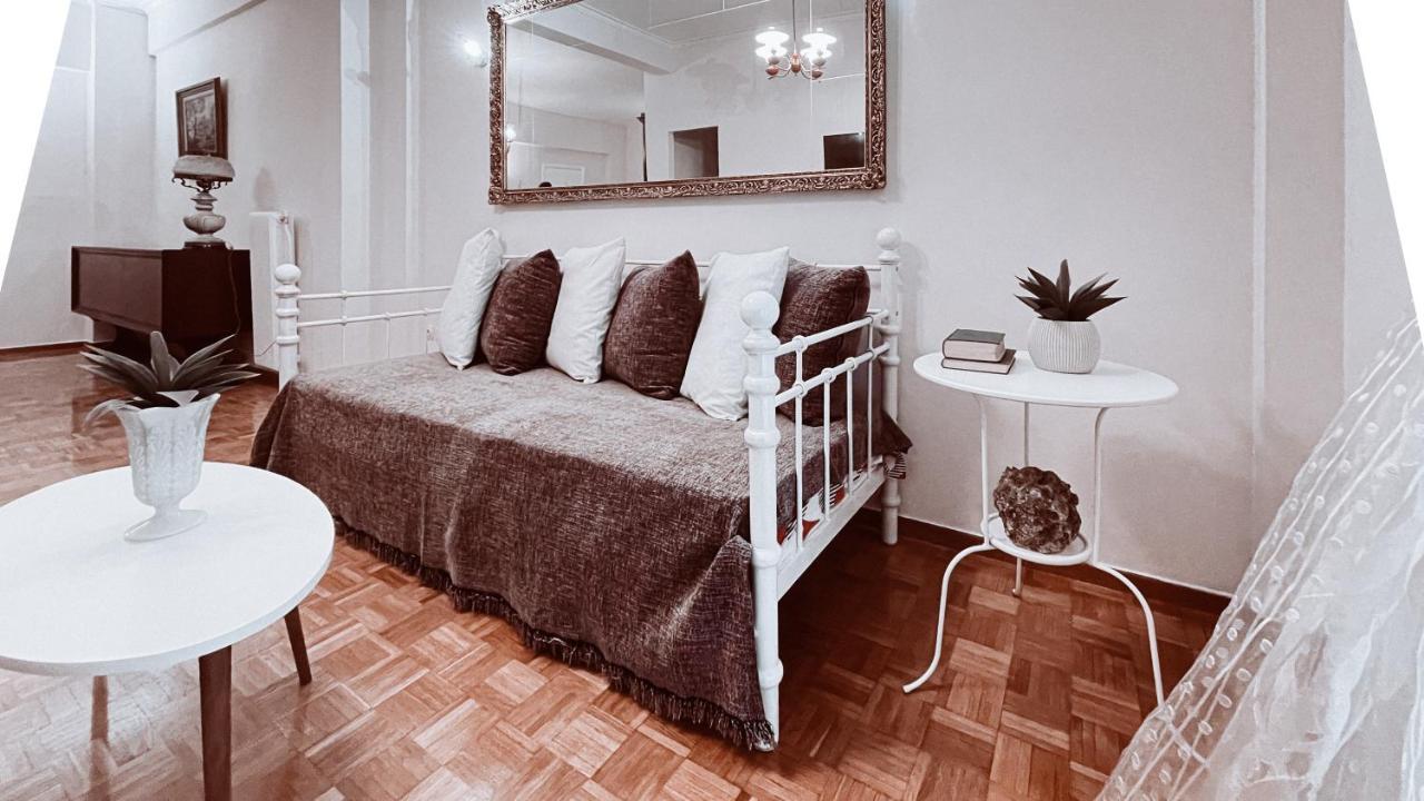 Vintage 2-Bedroom Apt In The Heart Of The City Atenas Exterior foto
