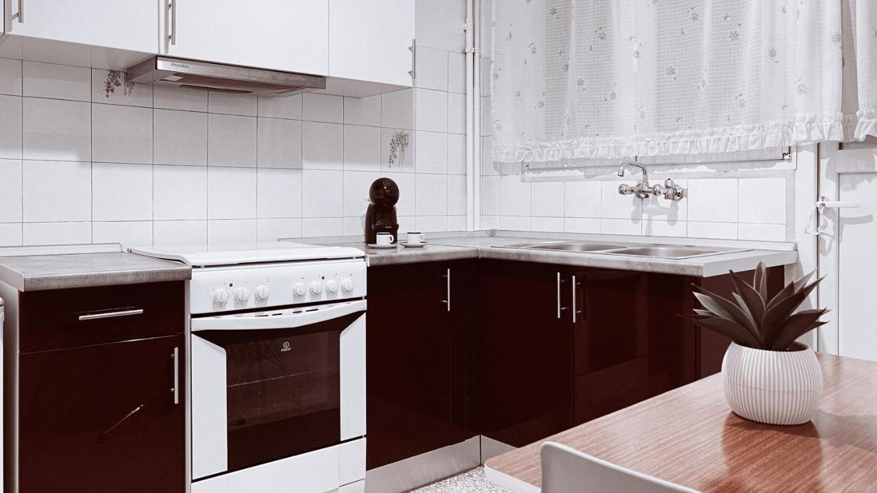 Vintage 2-Bedroom Apt In The Heart Of The City Atenas Exterior foto