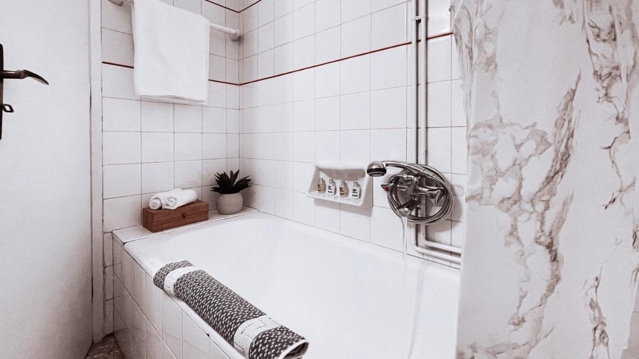 Vintage 2-Bedroom Apt In The Heart Of The City Atenas Exterior foto