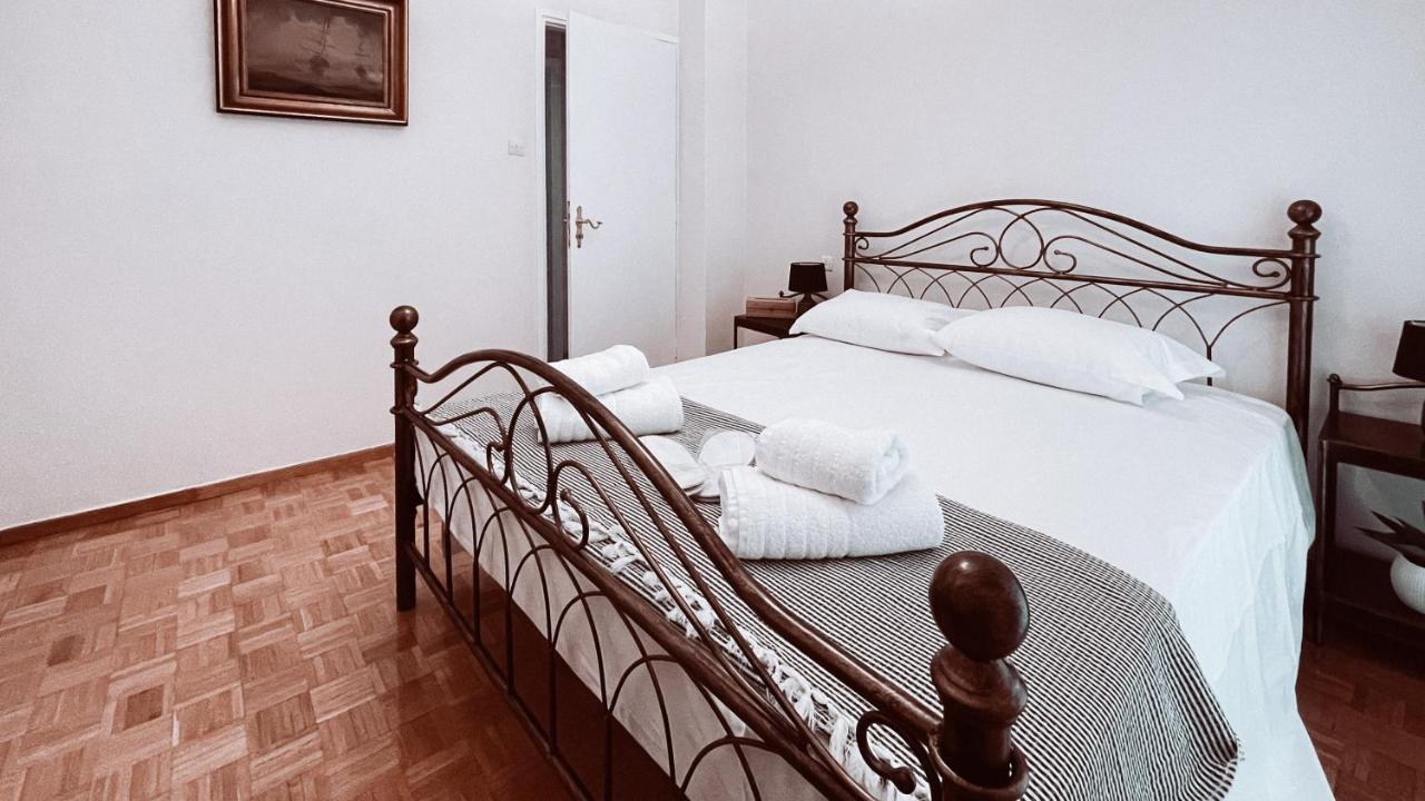 Vintage 2-Bedroom Apt In The Heart Of The City Atenas Exterior foto